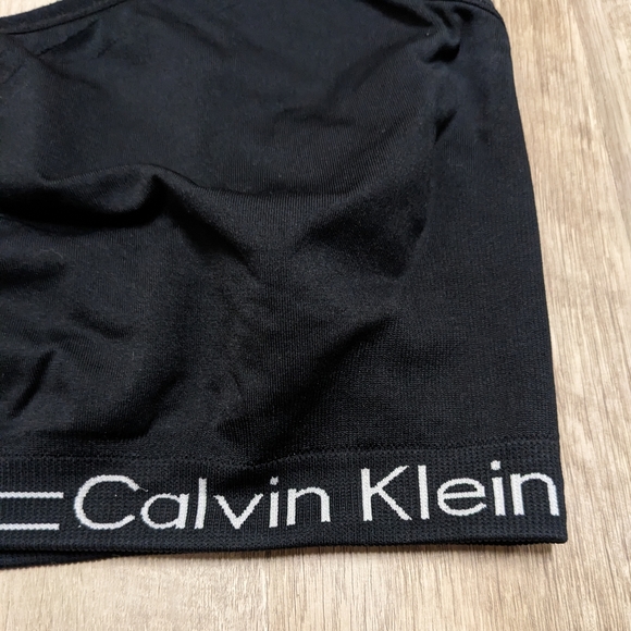 Calvin Klein Performance Black and White Sports Bra - Picture 3 of 11